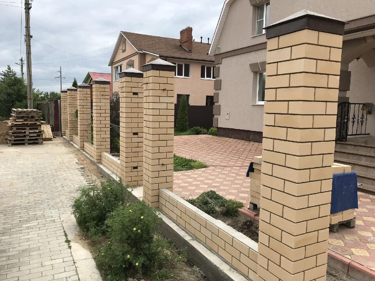 Кирпичные столбы