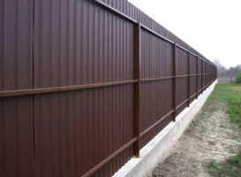 Забор на ленточном фундаменте