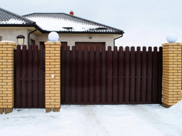 Откатные ворота с калиткой